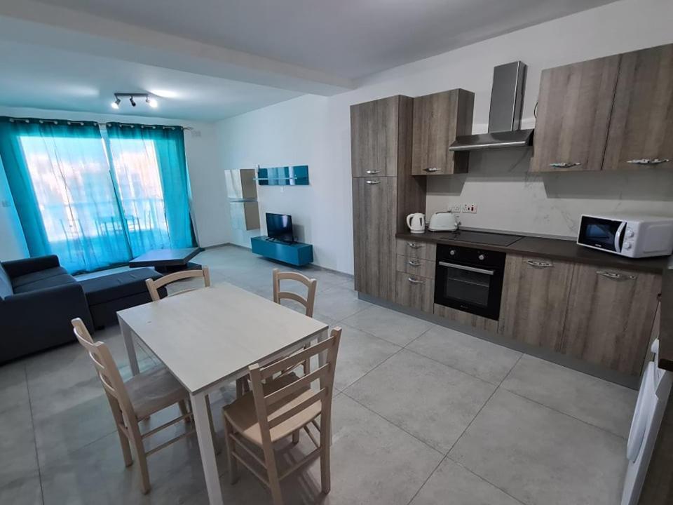 St Julians Bay Sea Front Apartments Saint Julian's Екстериор снимка