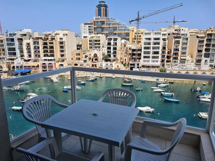 St Julians Bay Sea Front Apartments Saint Julian's Екстериор снимка